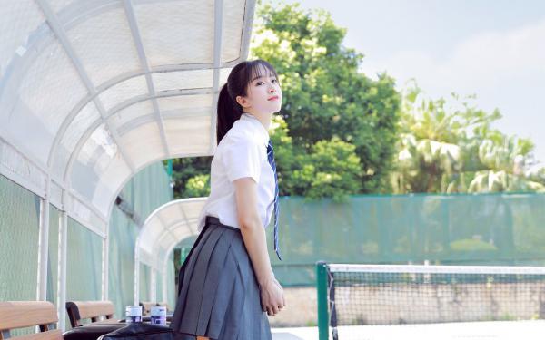 《重生后我甩了白莲花，成了女配的头号狗腿》慕容雨容雨薇苏雅重生后我甩了白莲花，成了女配的头号狗腿精选章节大结局免费阅读