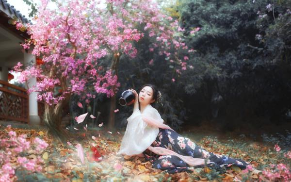 林小柔邻居说我房子大,让我搬出来给她儿子住全部章节目录